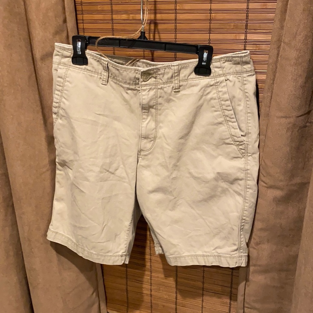 Old navy men’s shorts size 32
